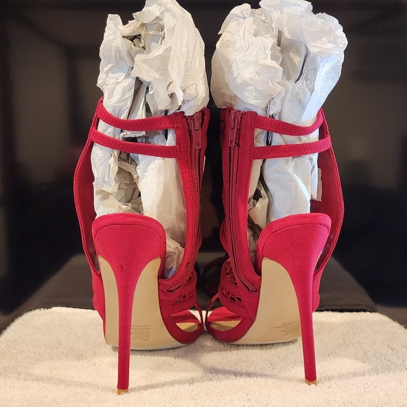 Heels - Picture 3 of 6